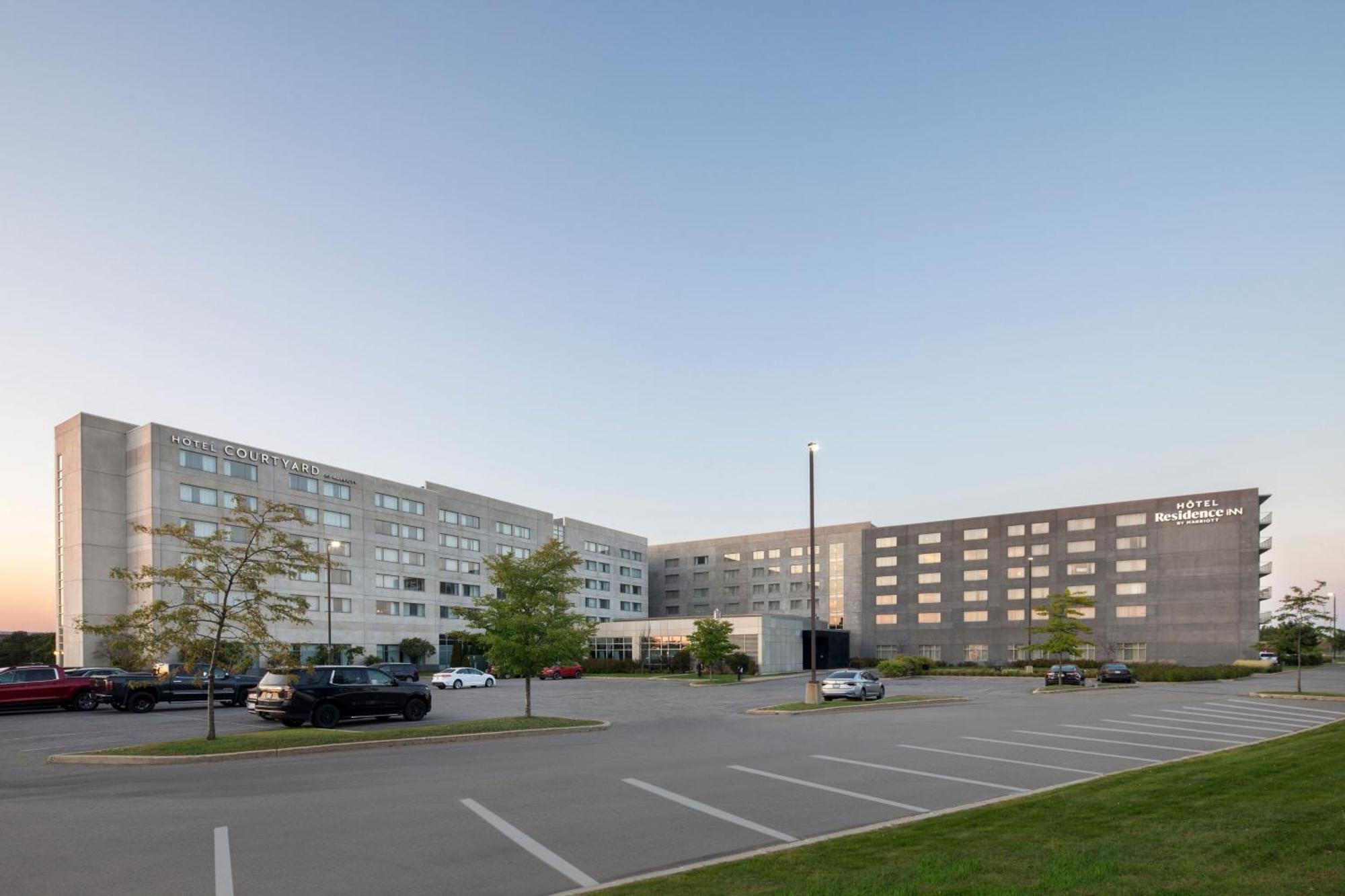 Hotel Courtyard By Marriott Montreal Airport Dorval Exterior foto